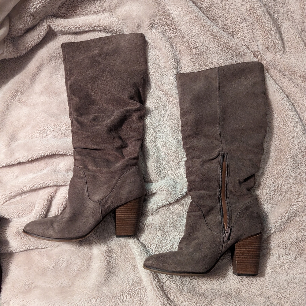 Suede grey-brown boots